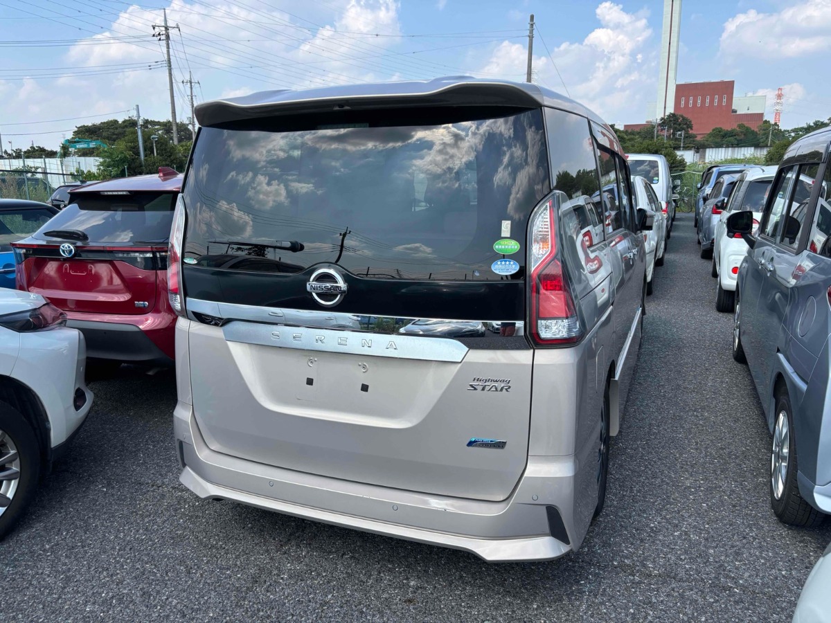 2017 Nissan Serena | Auto World Group